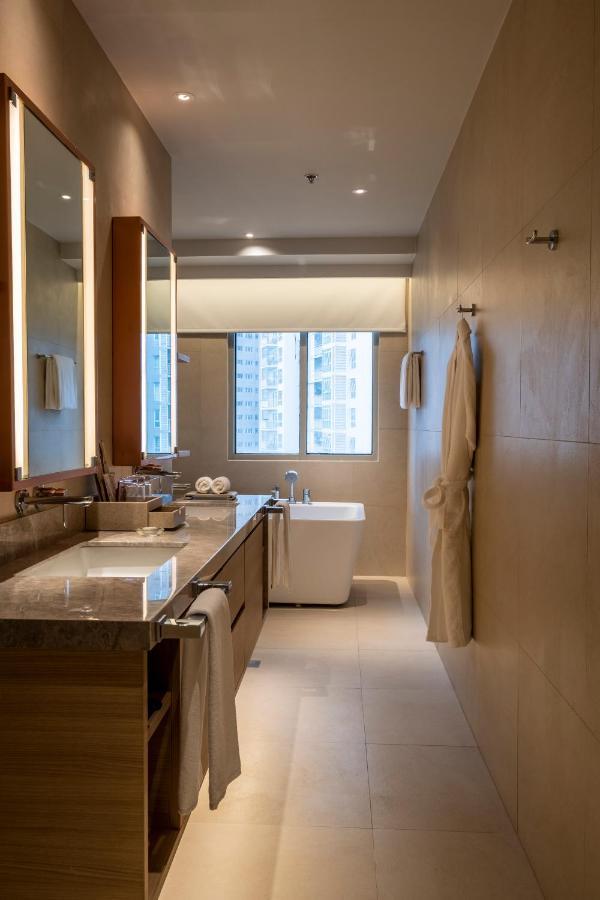 Brittany Hotel Bgc Taguig Eksteriør billede