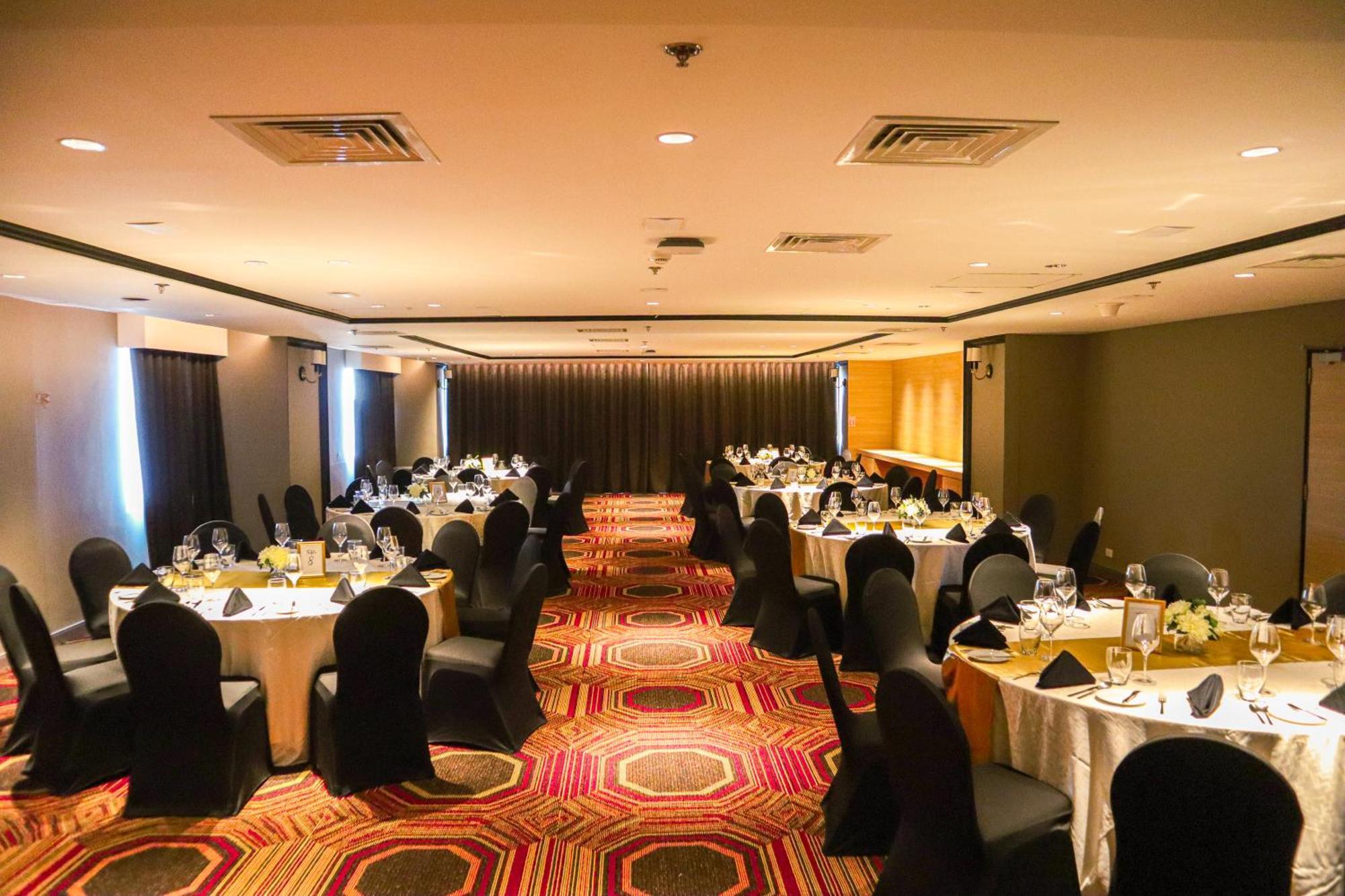 Brittany Hotel Bgc Taguig Eksteriør billede