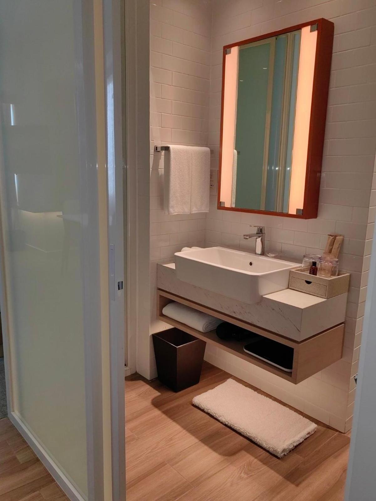 Brittany Hotel Bgc Taguig Eksteriør billede