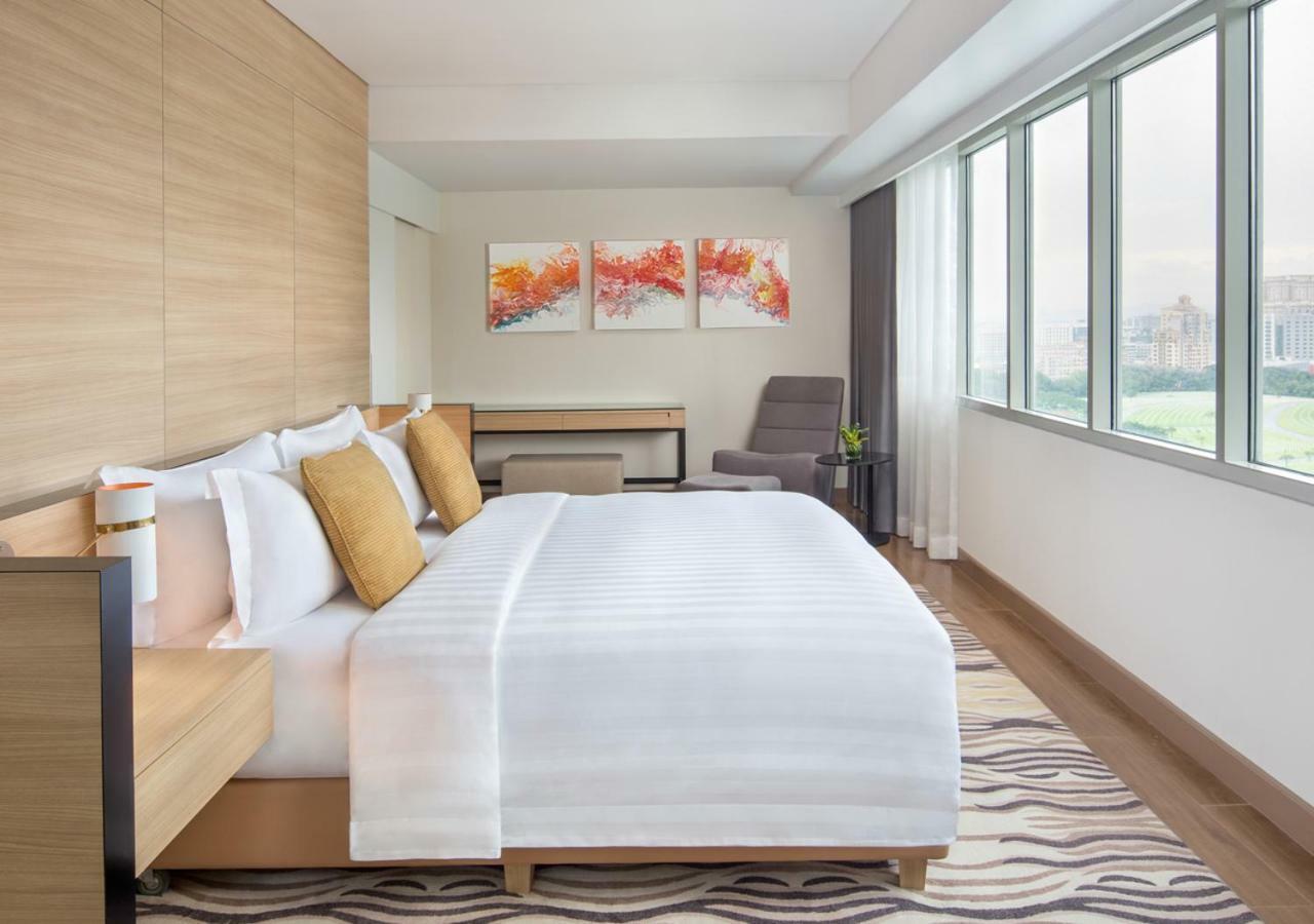 Brittany Hotel Bgc Taguig Eksteriør billede
